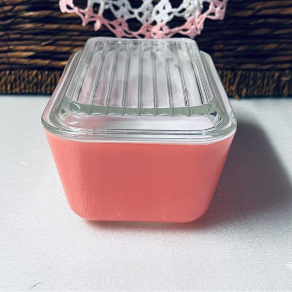 Flamingo Pink Pyrex Refrigerator Dish With Lid 502 Hard to Find - Picture 4 of 14